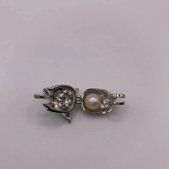 🖤 Silver plated rose cage with faux pearl charm  pendant - Picture 3 of 4